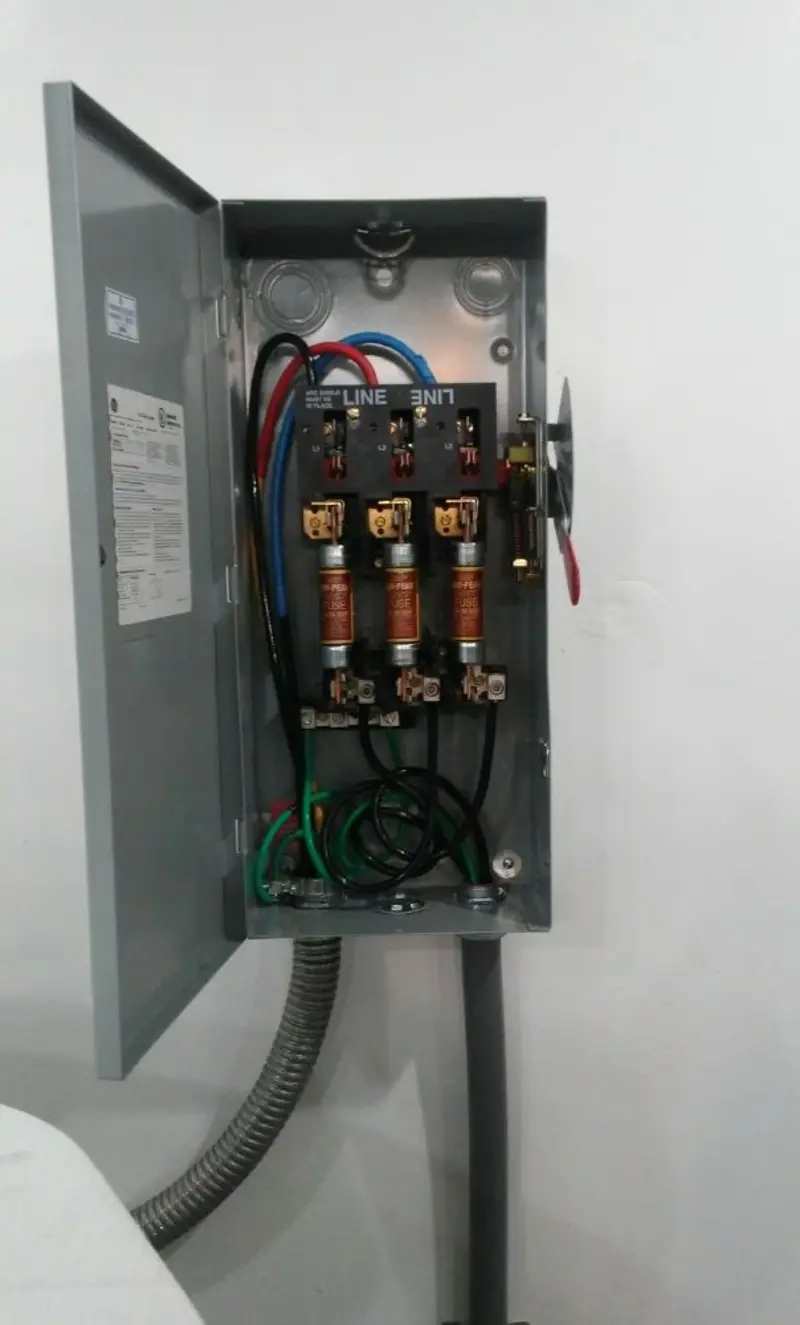 Three-phase disconnect switch installed for Smoke Detector Installation in San Joaquin